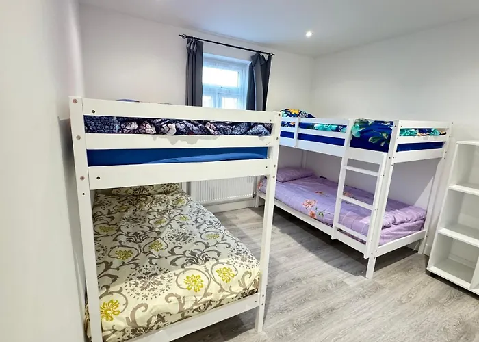 Flat 2 - 24 Cliff Road