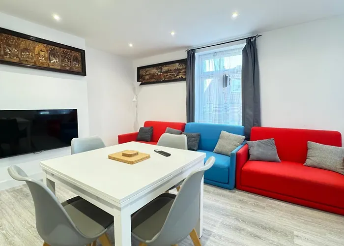 Flat 2 - 24 Cliff Road