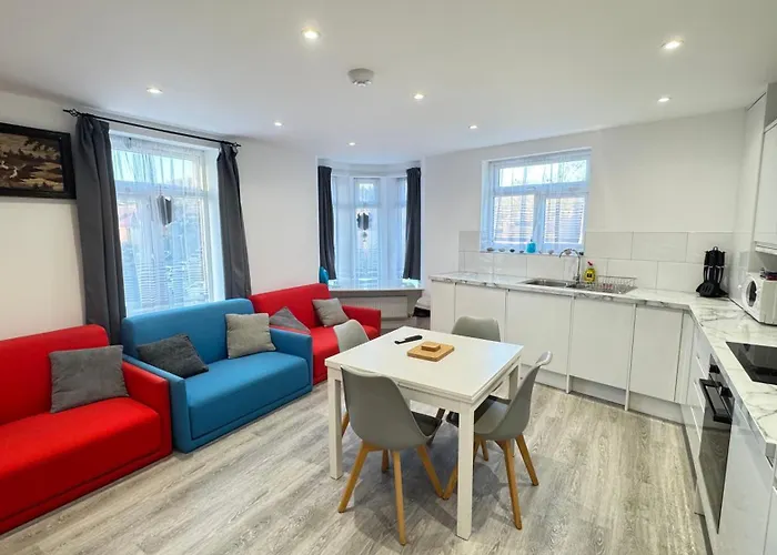 Flat 2 - 24 Cliff Road