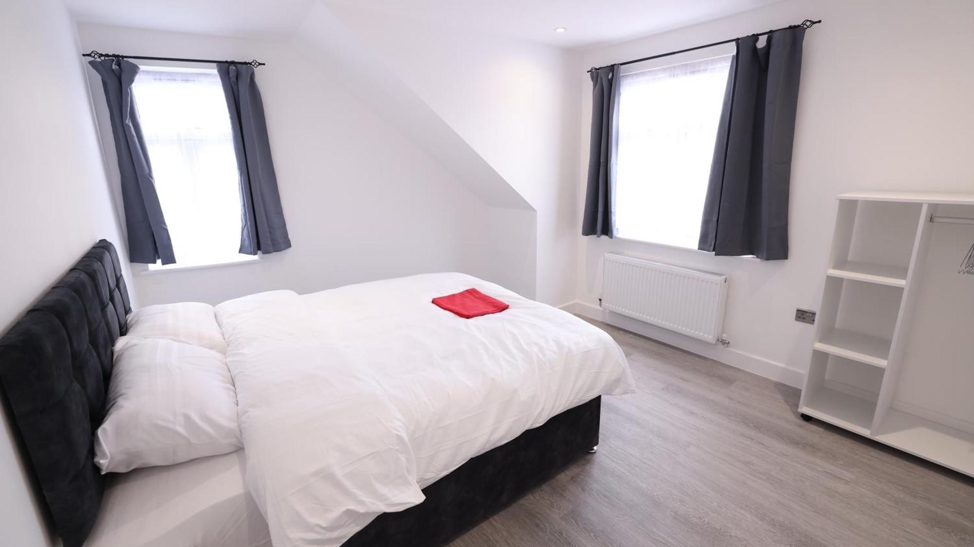 Flat 2 - 24 Cliff Road *