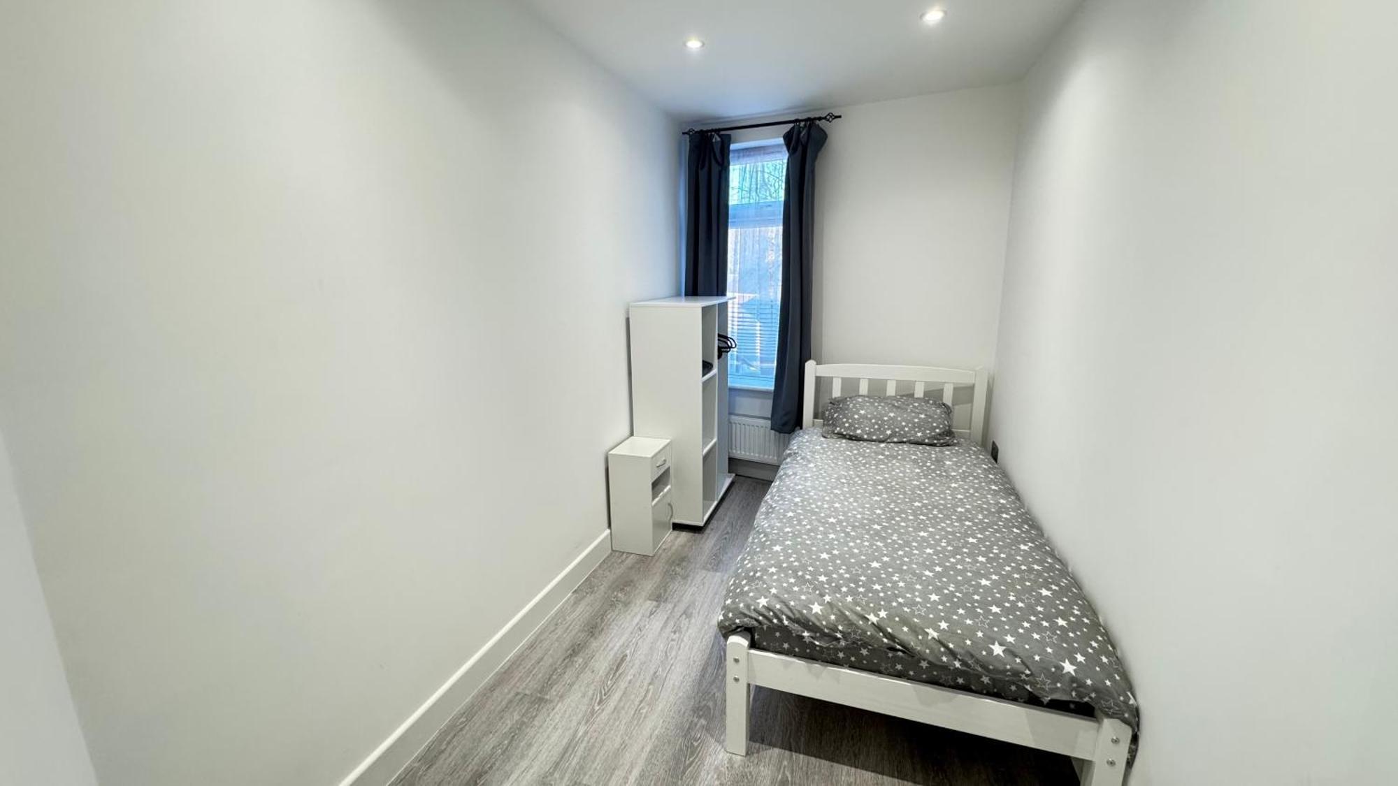 Apartment Flat 2 - 24 Cliff Road